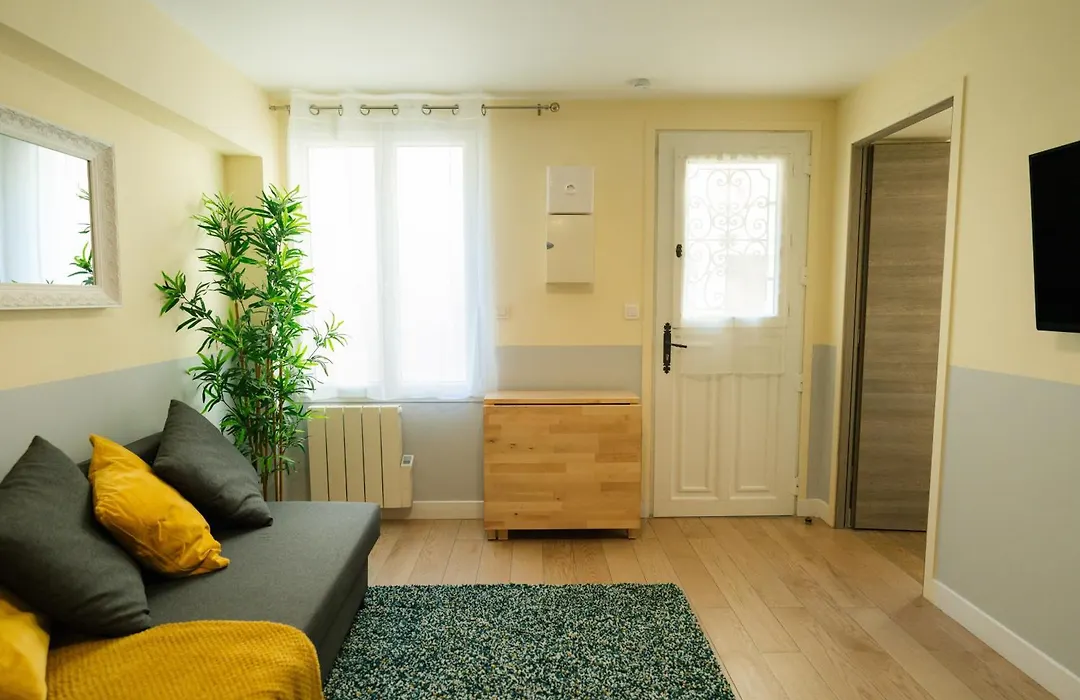 Beautiful Yellow Apartment Near Marais And Bastille-1